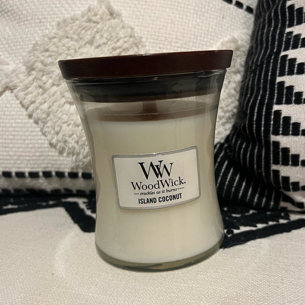 Woodwick Island Coconut candle